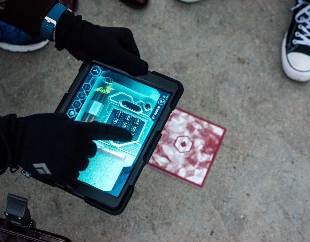 Team Building SaltySoil Thessaloniki Outdoor Escape Game Operation Mindfall AR Pattern